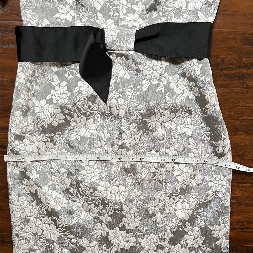 Nanette Lepore Silver Floral Jacquard Sheath Dress with Black Waist Tie Size 14 - Picture 12 of 16